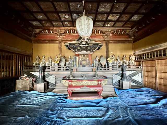 倉沢薬師堂本堂内陣