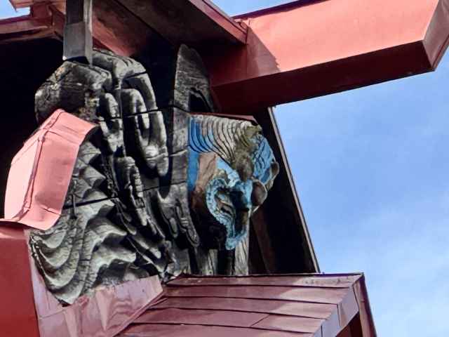 倉沢薬師堂本堂大棟鬼板