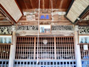倉沢薬師堂本堂内外陣境欄間