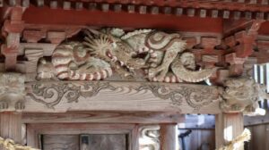 向拝の龍
