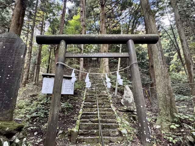軍刀利神社鳥居