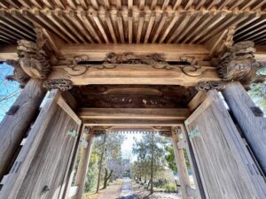 岩殿山息障院山門