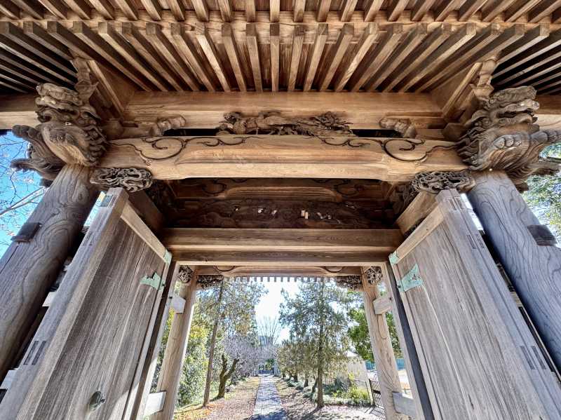 岩殿山息障院山門