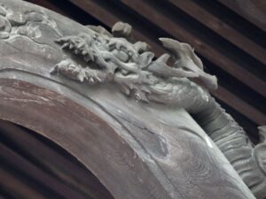 海老虹梁の龍