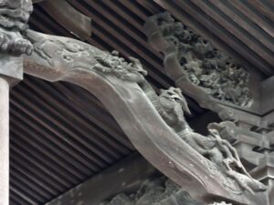 海老虹梁の龍