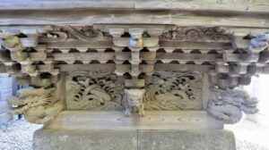 春日宮御本殿縁下