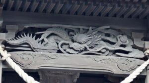 向拝の龍