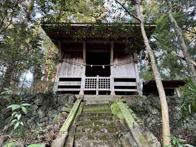 根渡神社御本殿覆屋