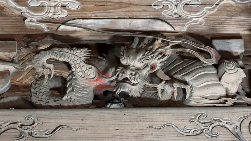 向拝の龍