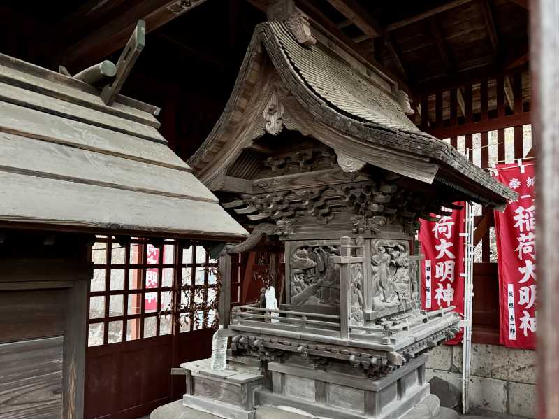 稲荷大明神御本殿