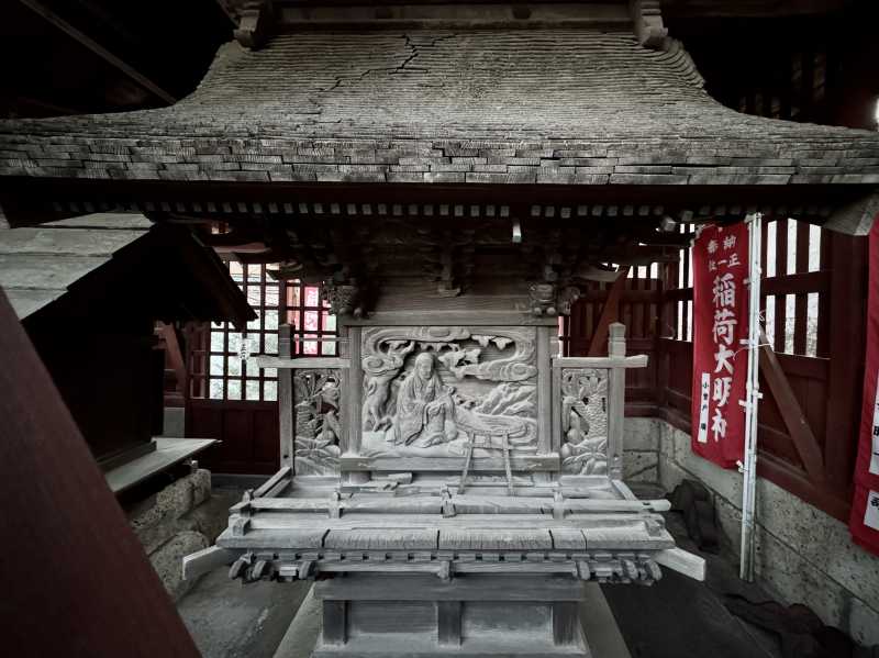 稲荷大明神御本殿