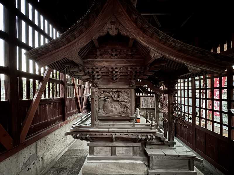 稲荷大明神御本殿