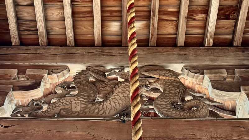 向拝の龍