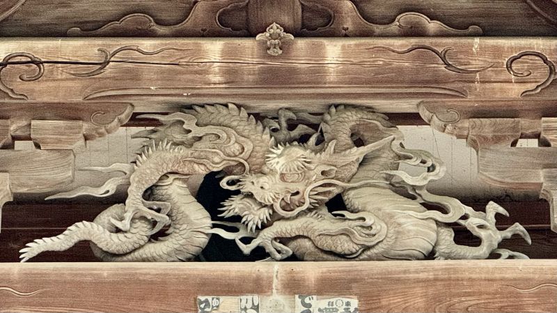 向拝の龍