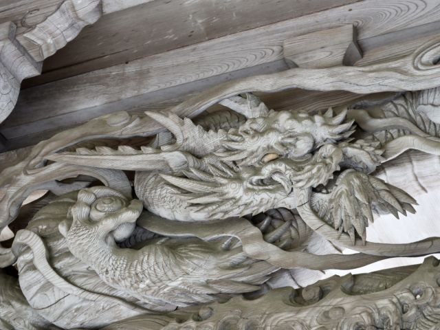 石雲院山門の龍