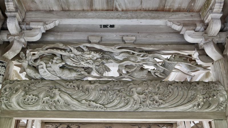 石雲院山門の龍