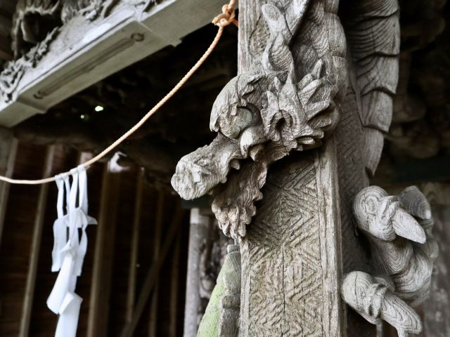 向拝柱の龍