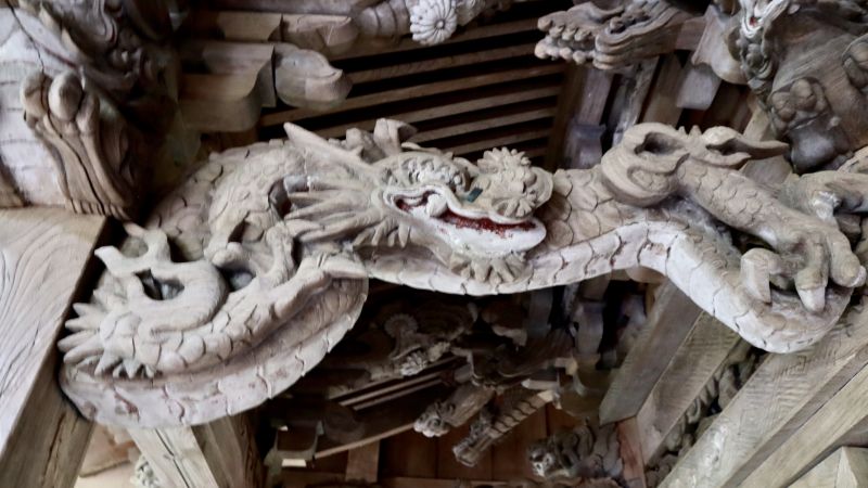 海老虹梁の龍