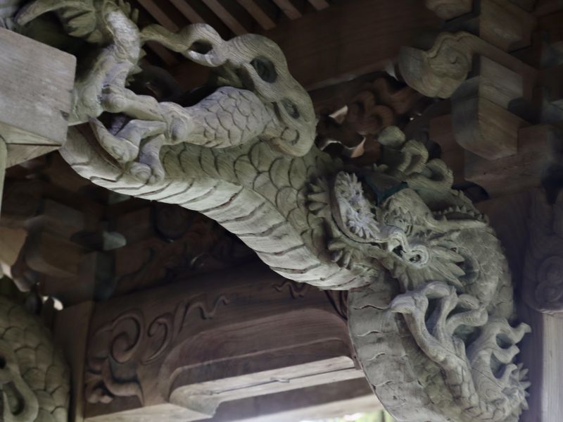 海老虹梁の龍
